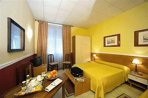 Residenza Manzoni Alojamento de Acomodação e Pequeno-almoço 3*