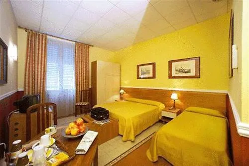 Residenza Manzoni Alojamento de Acomodação e Pequeno-almoço 3*